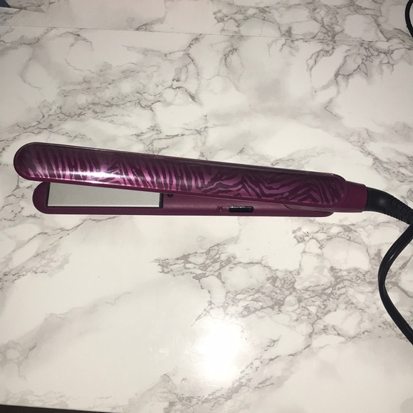 Ceramic Flat Iron - Picture 3 of 4